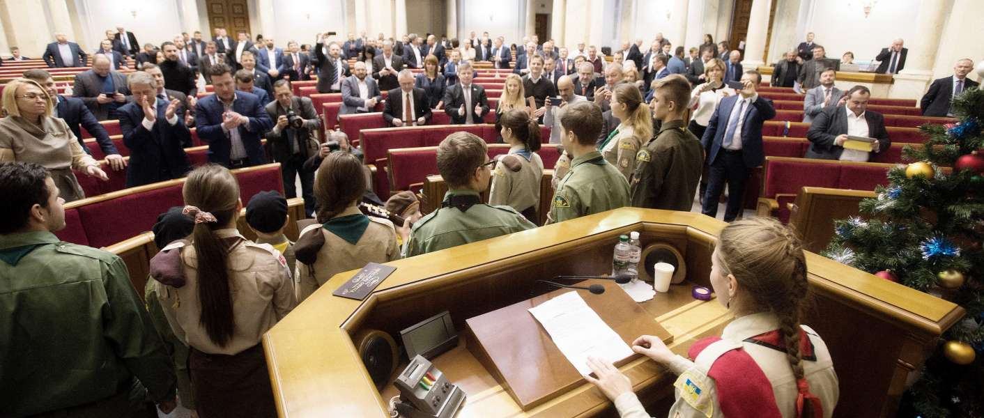 У Верховній Раді відбулась передріздвяна церемонія передачі Віфлеємського вогню миру з місця народження Ісуса Христа У Верховній Раді відбулась передріздвяна церемонія передачі Віфлеємського вогню миру з місця народження Ісуса Христа